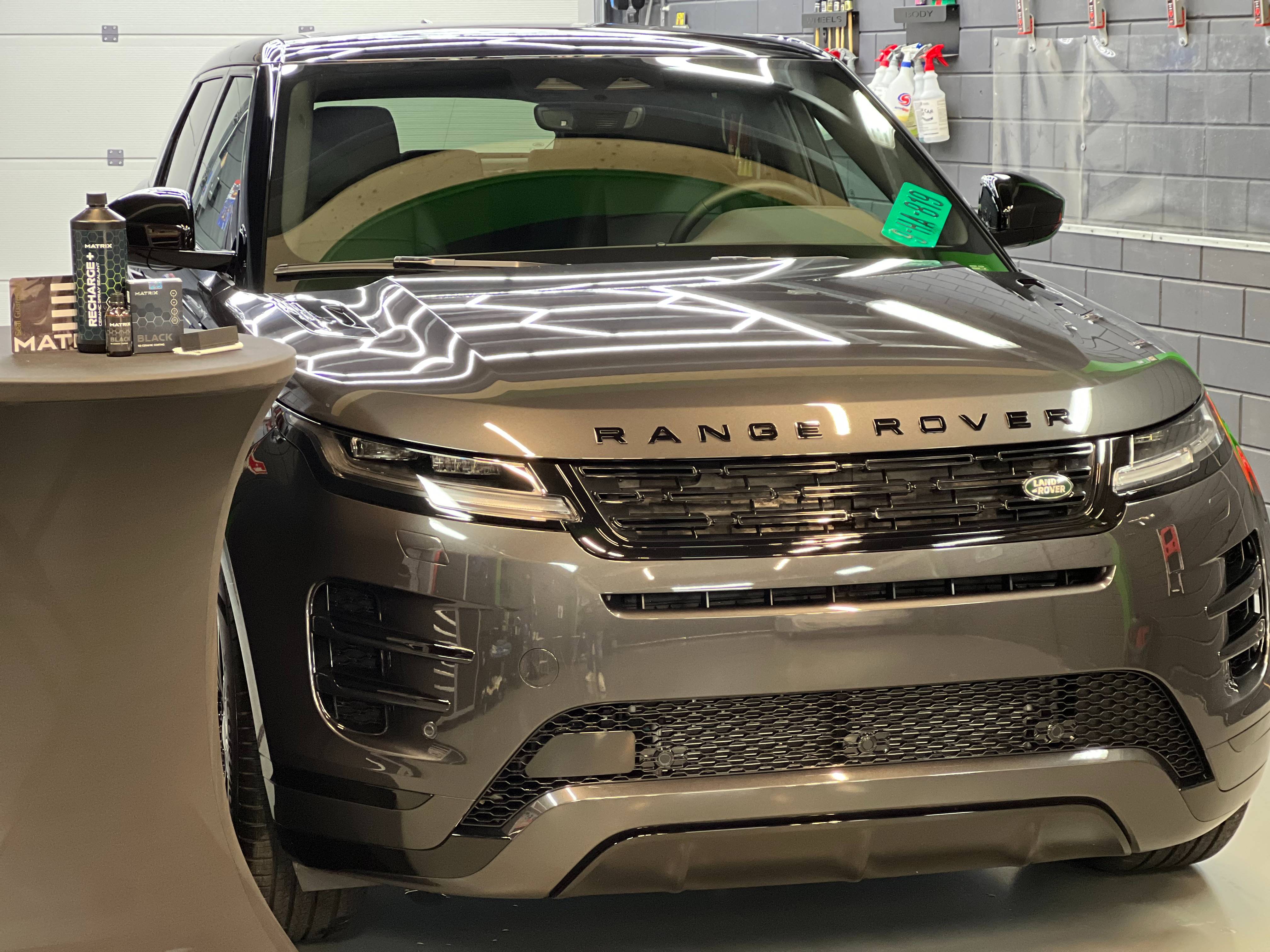 Vooraanzicht range rover