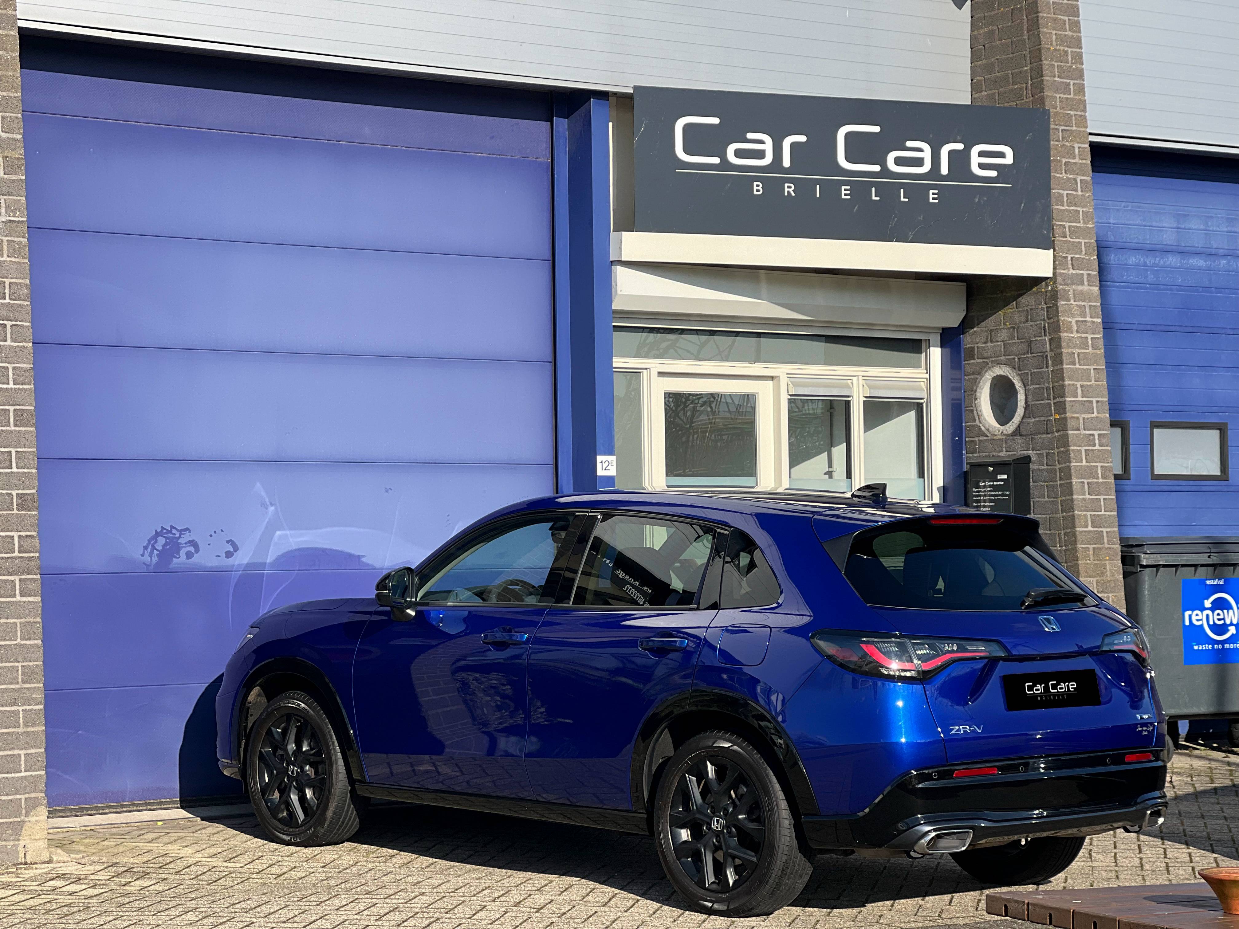 Blauwe auto bij Car Care Brielle