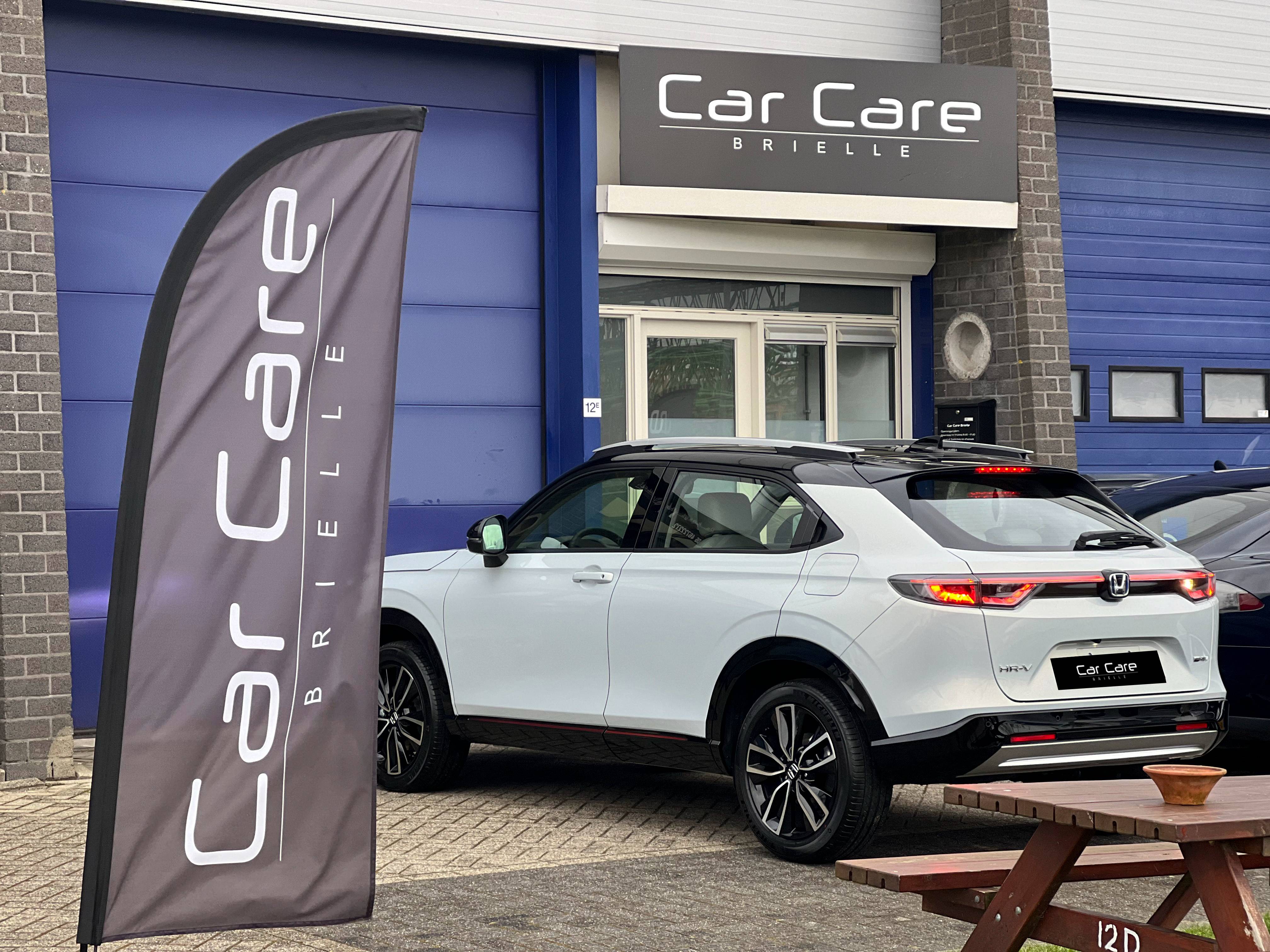 Witte auto bij Car Care Brielle