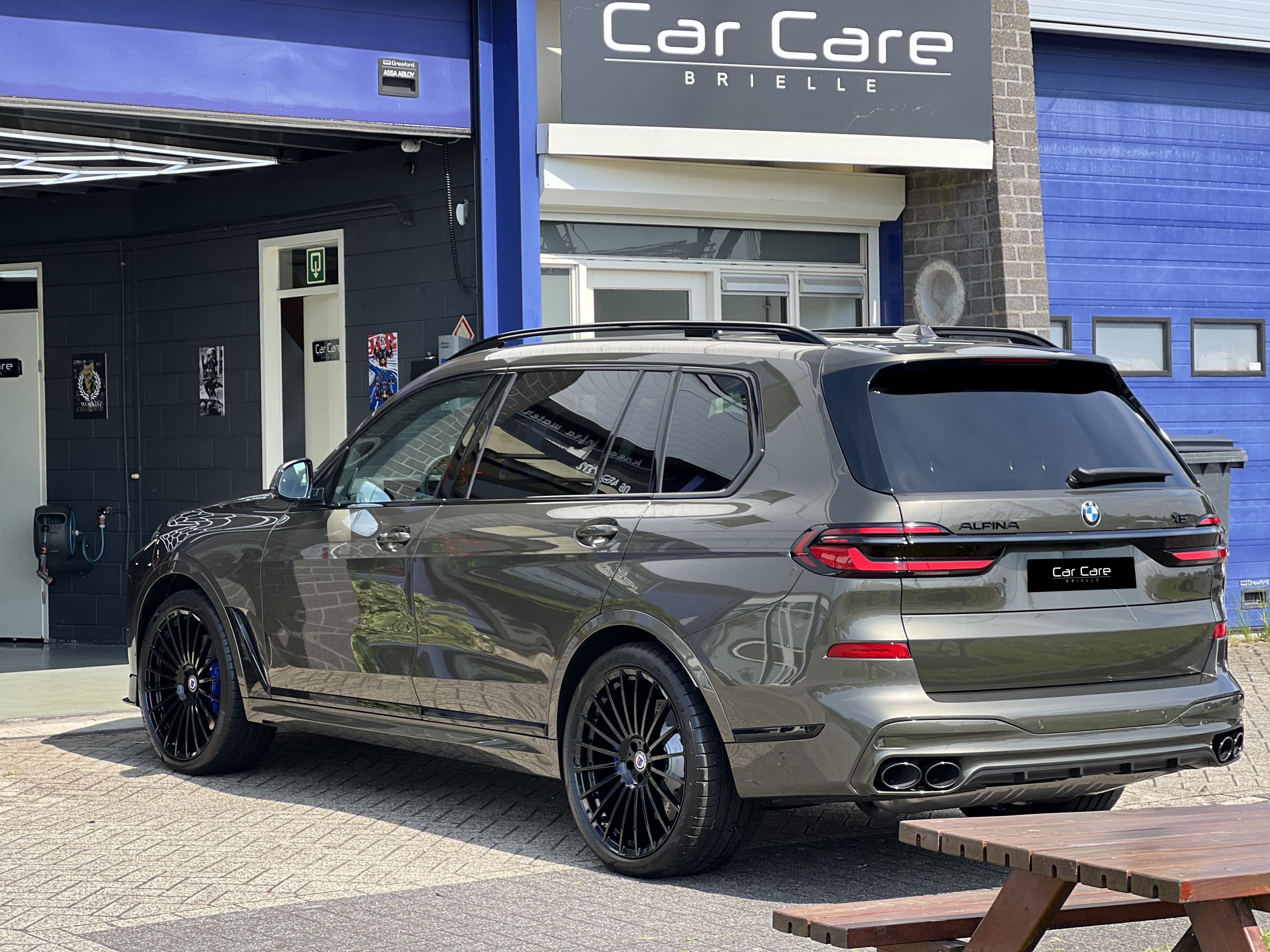 Grijze BMW